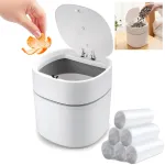 Cos de gunoi mini, Din plastic, Capacitate 2L, cu Capac Anti-Miros si o Deschidere/Inchidere Silentioasa, Pentru birou, Dormitor, Camera, 13x14cm, cu 6 x Set Saci menajeri, 30 buc/rola, Alb