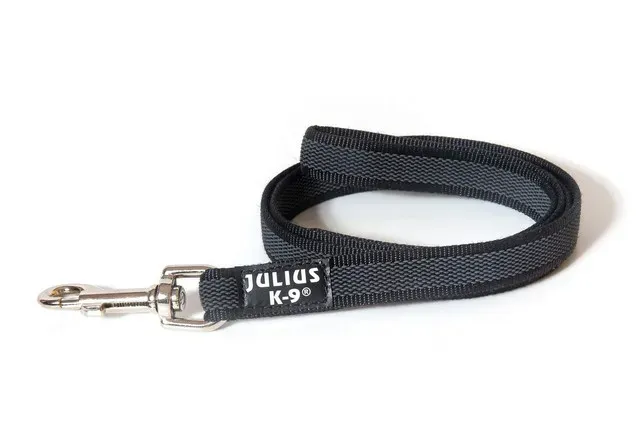 Lesa antiderapanta cu maner pentru caini Julius-K9 Color & Gray, 20 mm x 1.2 m, negru
