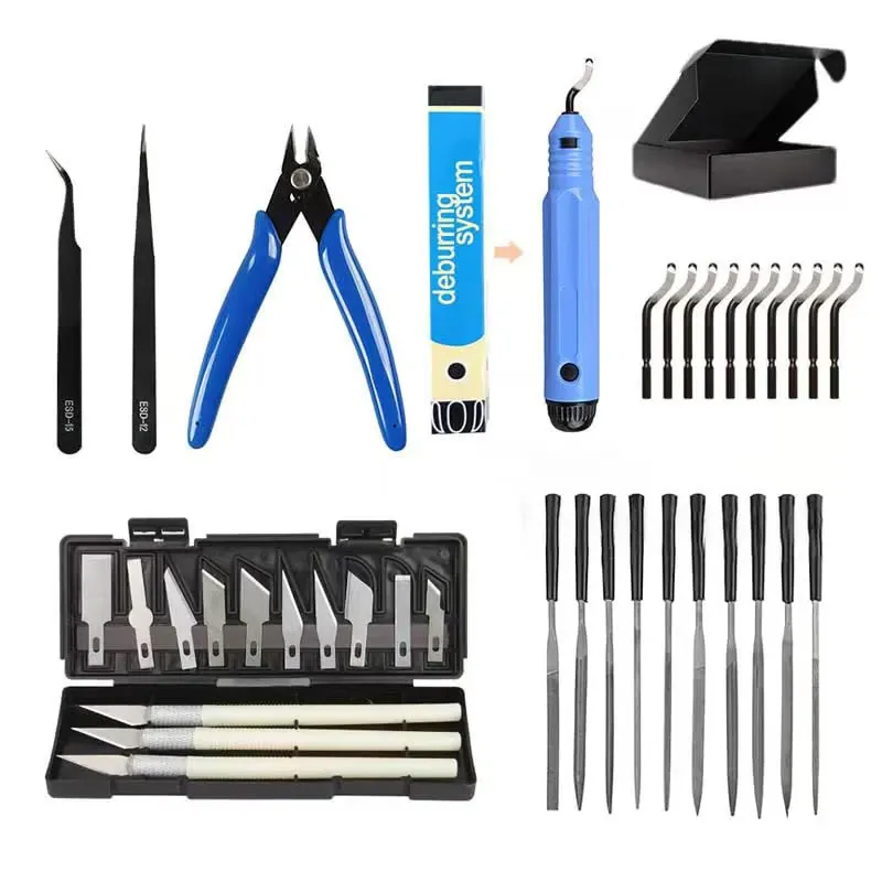 Set de scule pentru imprimante 3D, format din 38 de piese, incluzand scule de curatare, scule de debavurare si demontare, precum si o husa de depozitare. Potrivit pentru imprimarea 3D, intretinere, curatare, demontare, taierea accesoriilor si aplicatii mu