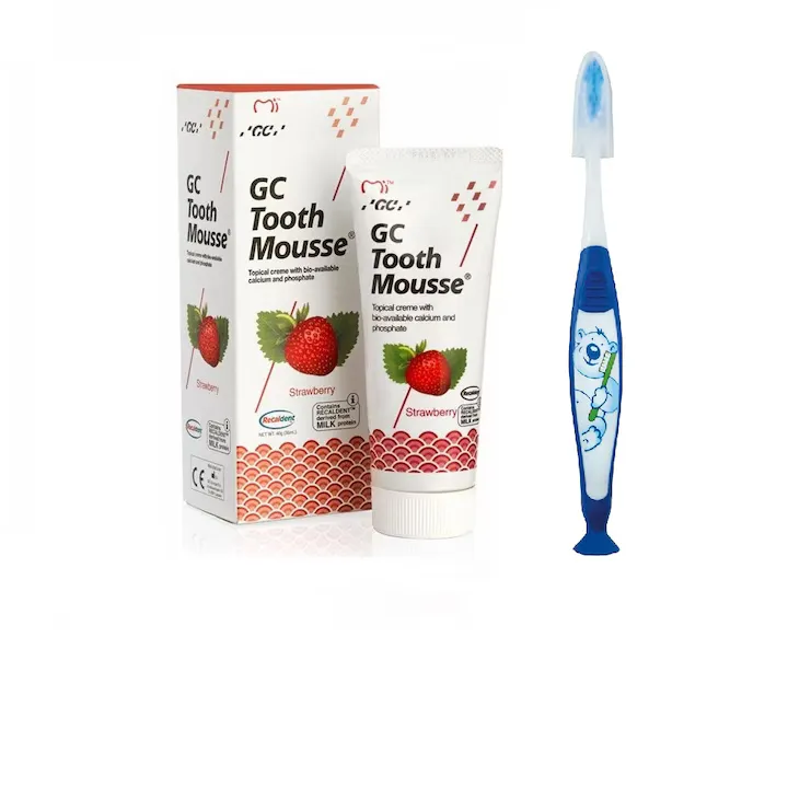 Set crema topica pe baza de apa GC TOOTH MOUSSE, capsuni, 40g si periuta copii 0-7 ani albastra